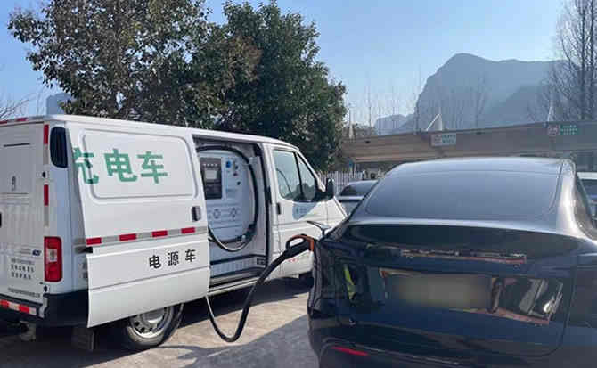 琼结汽车搭电